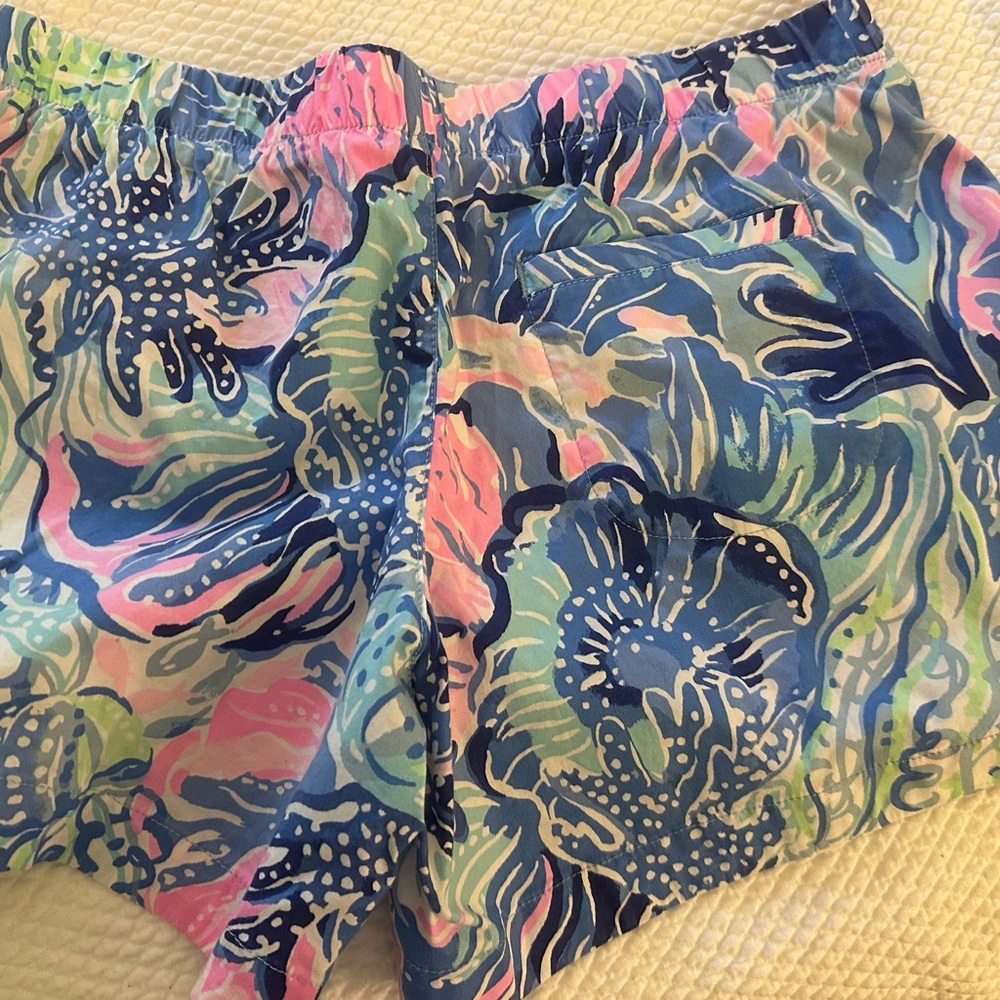 Lilly Pulitzer Floral Blue and Pink Women's Shorts with elastic waist xsmall